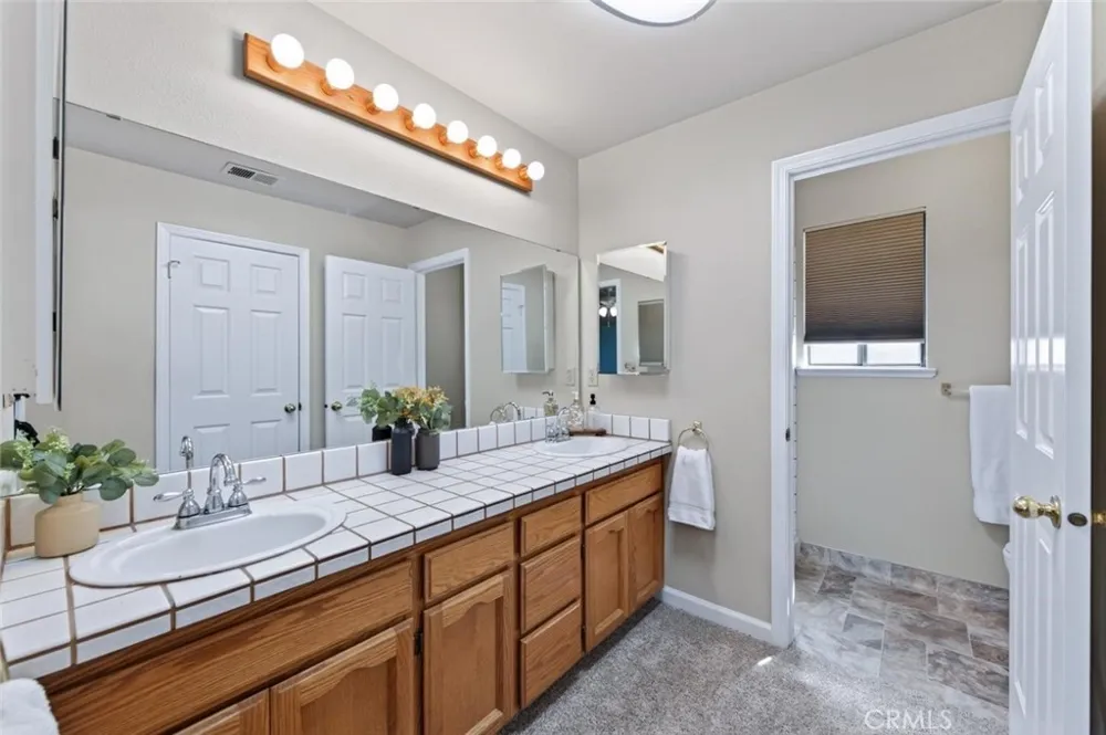 571 W Pat Clovis, CA 93612