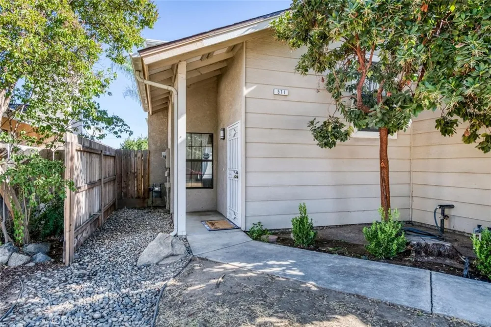 571 W Pat Clovis, CA 93612