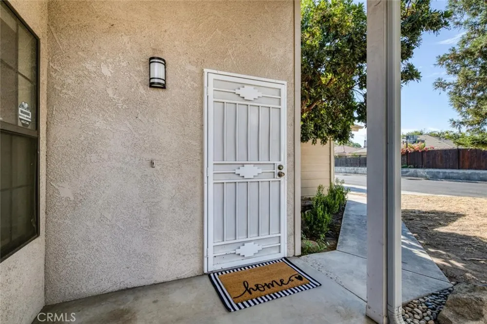 571 W Pat Clovis, CA 93612