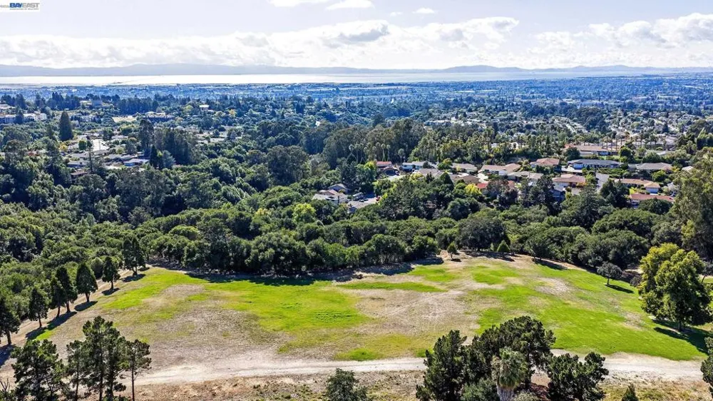 2825 Hillcrest Avenue Hayward, CA 94542