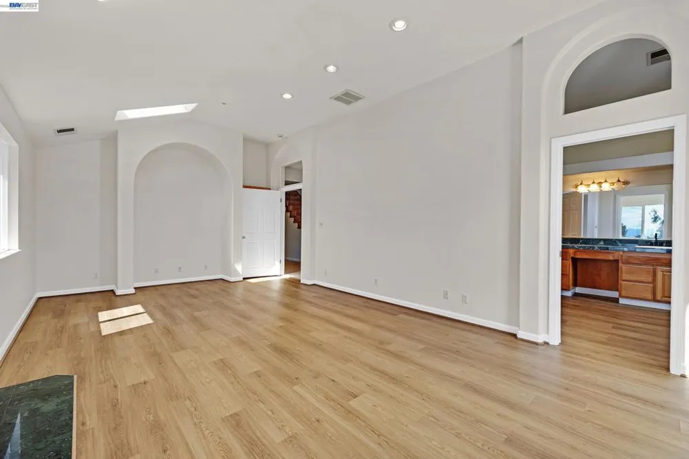 2825 Hillcrest Avenue Hayward, CA 94542