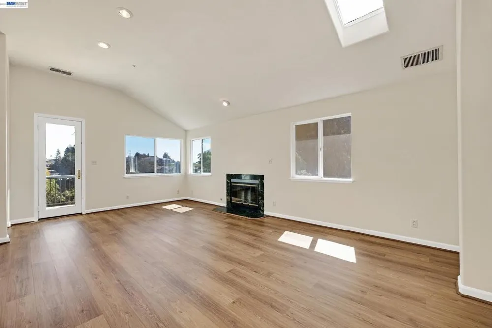 2825 Hillcrest Avenue Hayward, CA 94542