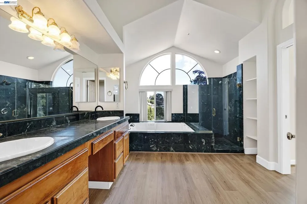 2825 Hillcrest Avenue Hayward, CA 94542
