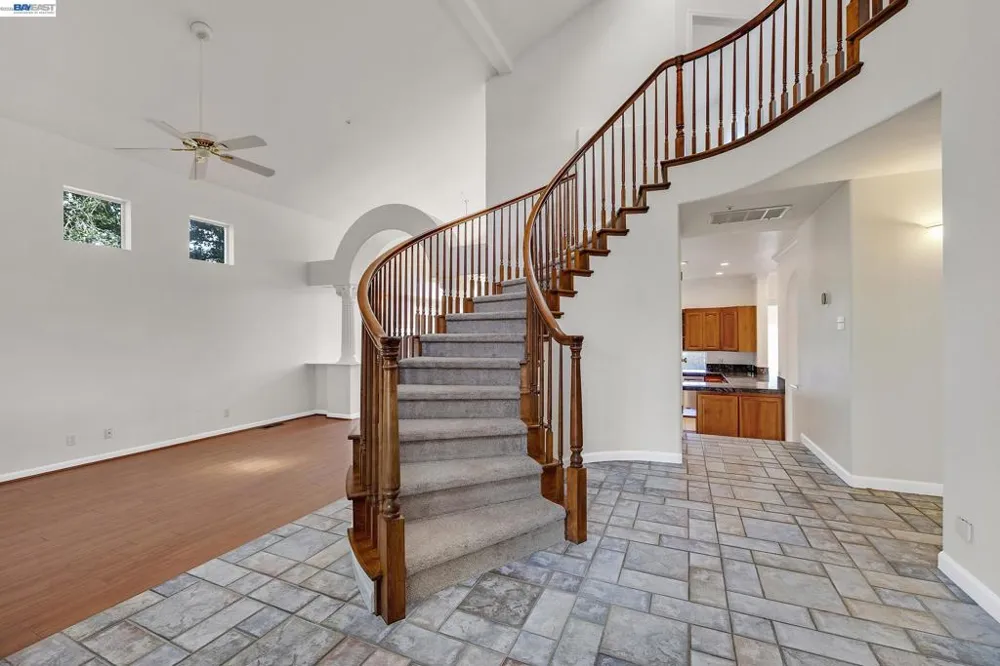 2825 Hillcrest Avenue Hayward, CA 94542