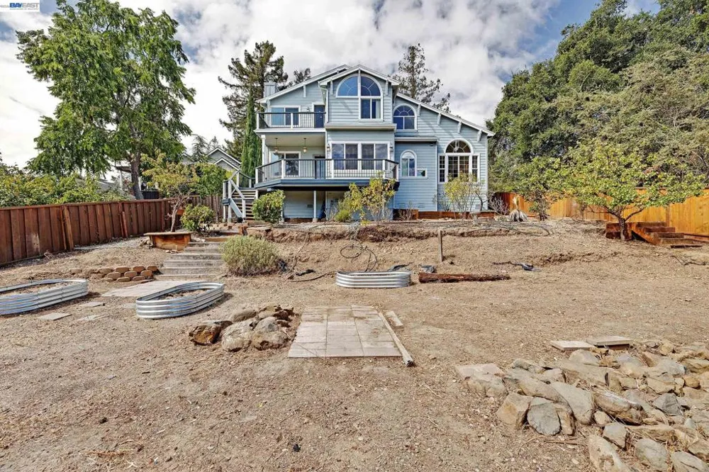 2825 Hillcrest Avenue Hayward, CA 94542