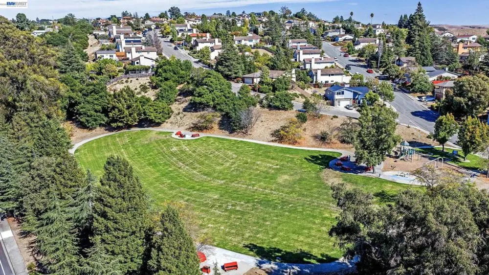 2825 Hillcrest Avenue Hayward, CA 94542