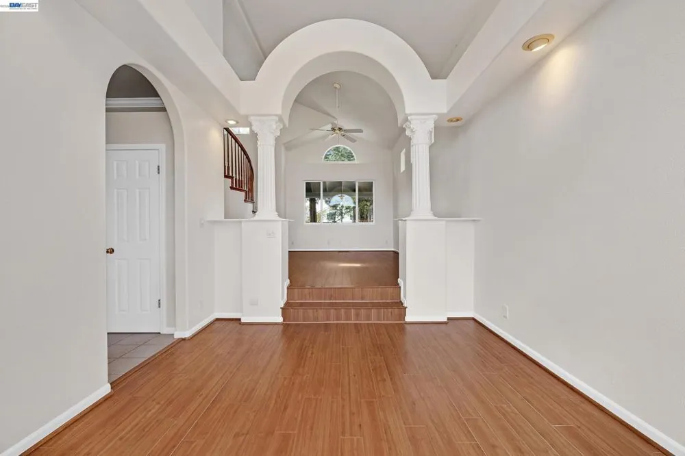 2825 Hillcrest Avenue Hayward, CA 94542
