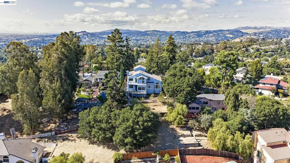 2825 Hillcrest Avenue Hayward, CA 94542