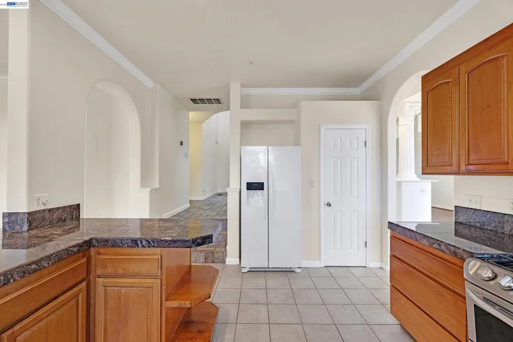 2825 Hillcrest Avenue Hayward, CA 94542