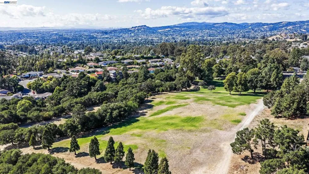 2825 Hillcrest Avenue Hayward, CA 94542