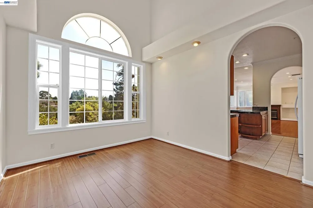 2825 Hillcrest Avenue Hayward, CA 94542