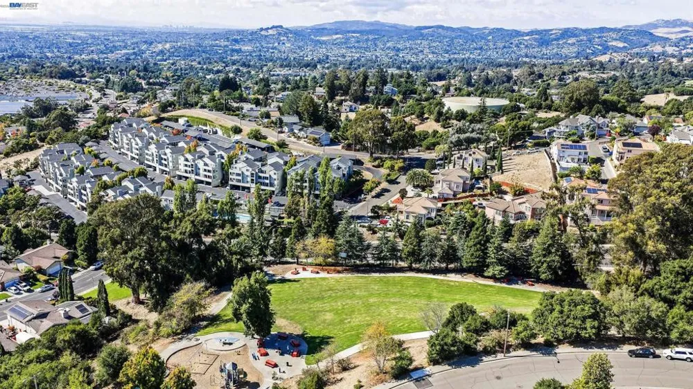 2825 Hillcrest Avenue Hayward, CA 94542