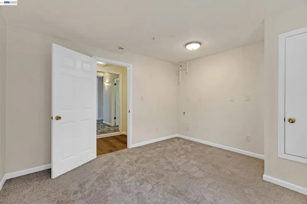 2825 Hillcrest Avenue Hayward, CA 94542