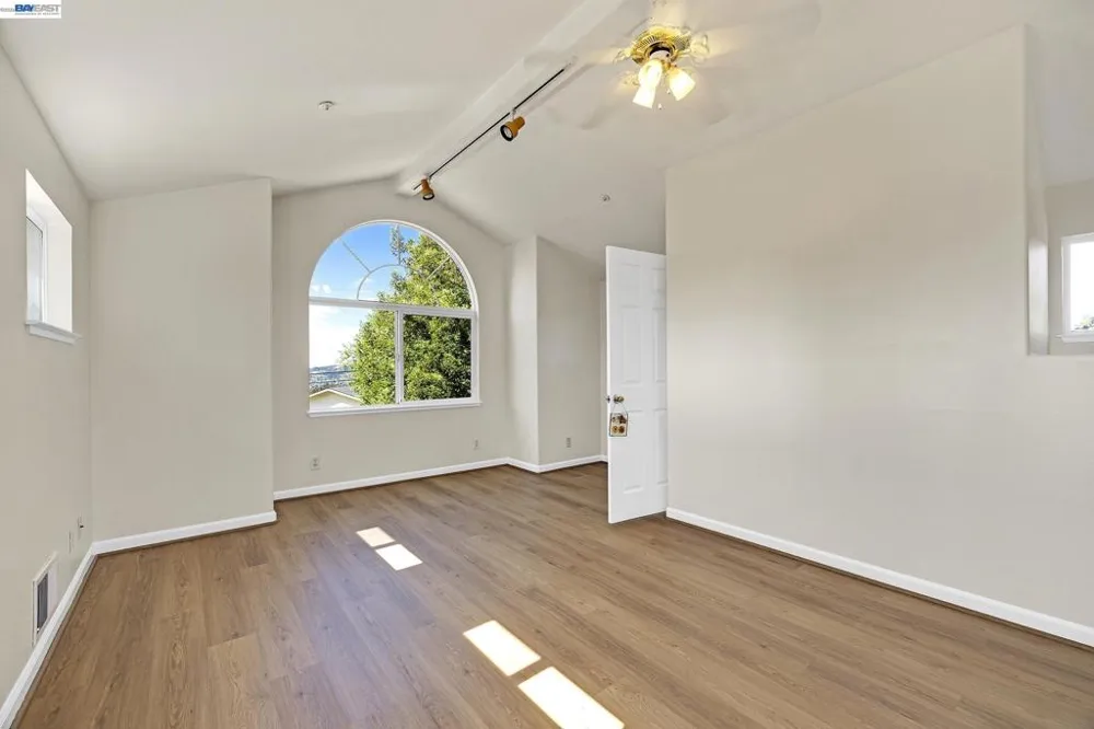 2825 Hillcrest Avenue Hayward, CA 94542