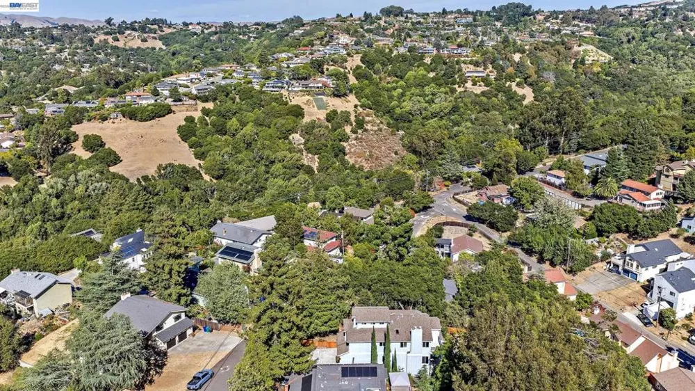 2825 Hillcrest Avenue Hayward, CA 94542