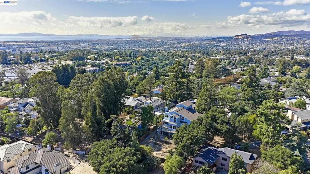 2825 Hillcrest Avenue Hayward, CA 94542