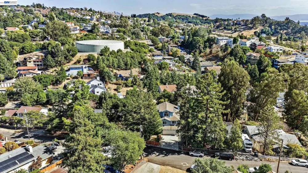 2825 Hillcrest Avenue Hayward, CA 94542