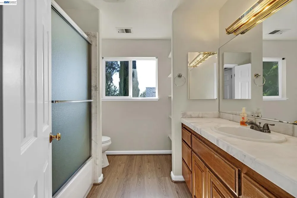 2825 Hillcrest Avenue Hayward, CA 94542