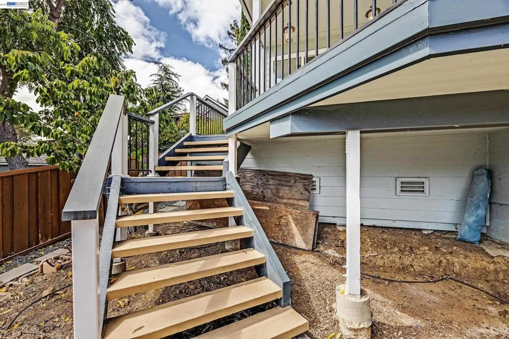2825 Hillcrest Avenue Hayward, CA 94542