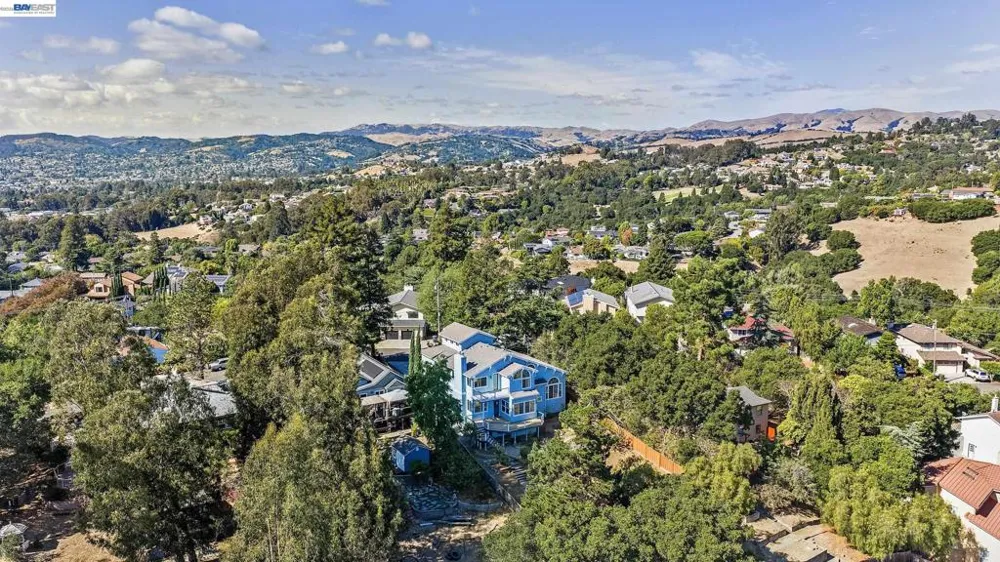 2825 Hillcrest Avenue Hayward, CA 94542