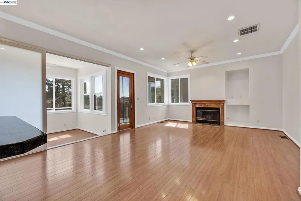 2825 Hillcrest Avenue Hayward, CA 94542