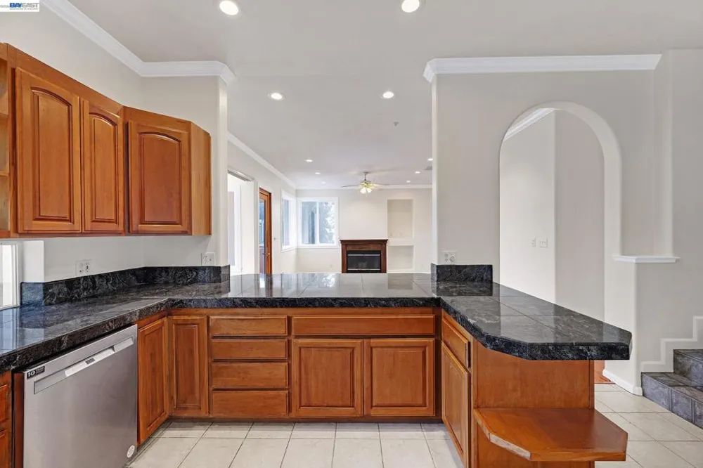 2825 Hillcrest Avenue Hayward, CA 94542