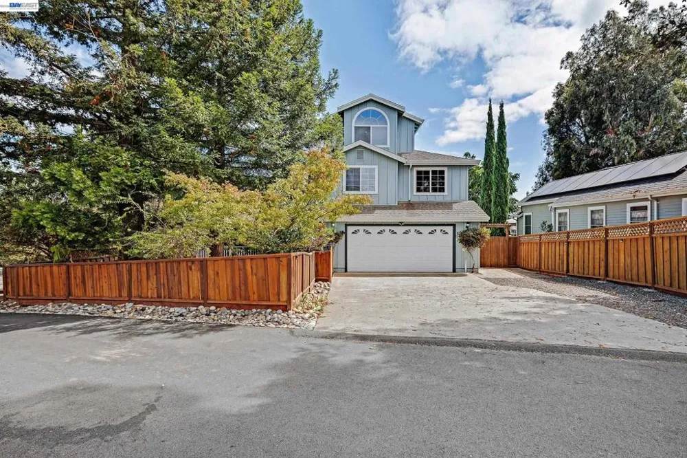 2825 Hillcrest Avenue Hayward, CA 94542