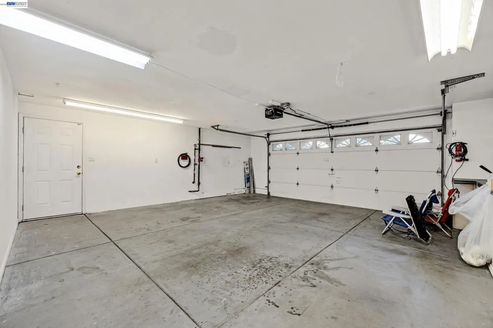 2825 Hillcrest Avenue Hayward, CA 94542