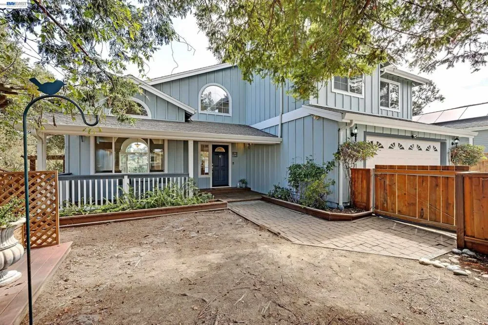 2825 Hillcrest Avenue Hayward, CA 94542