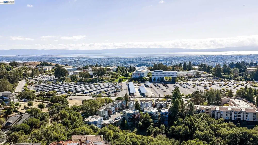 2825 Hillcrest Avenue Hayward, CA 94542