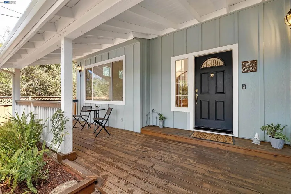 2825 Hillcrest Avenue Hayward, CA 94542