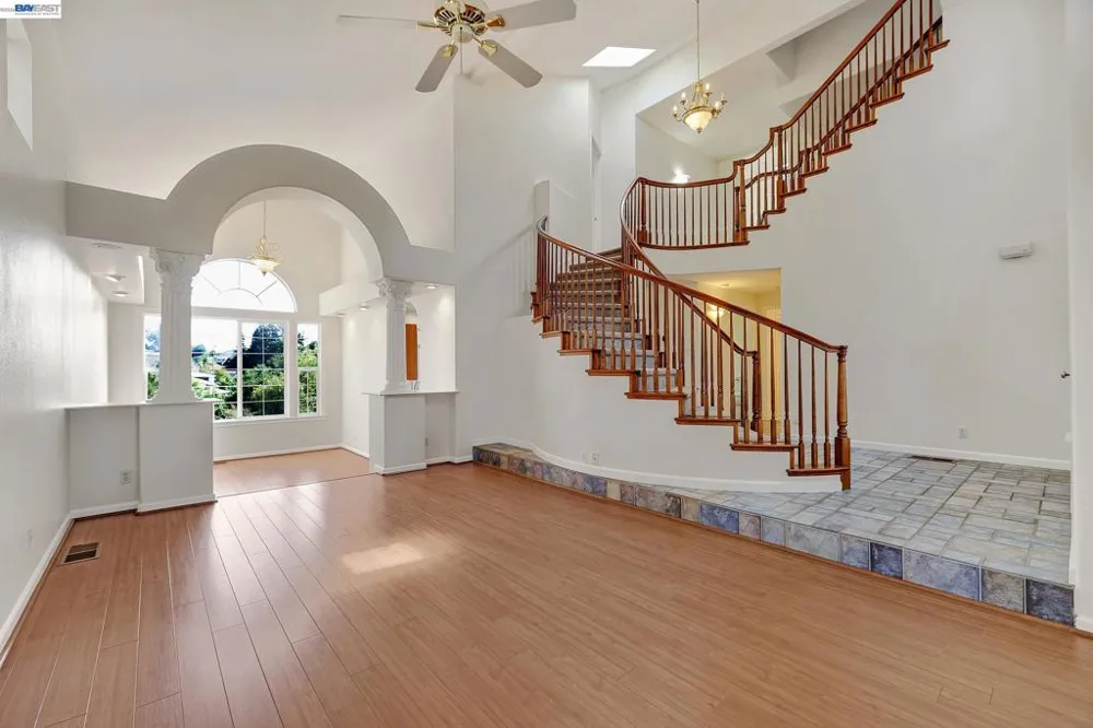 2825 Hillcrest Avenue Hayward, CA 94542