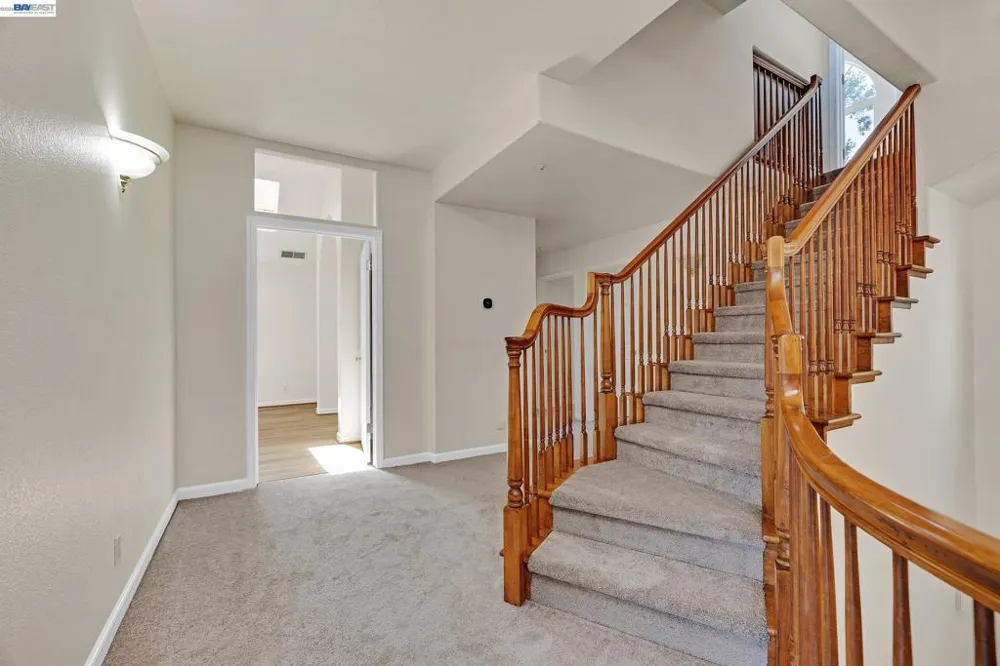 2825 Hillcrest Avenue Hayward, CA 94542