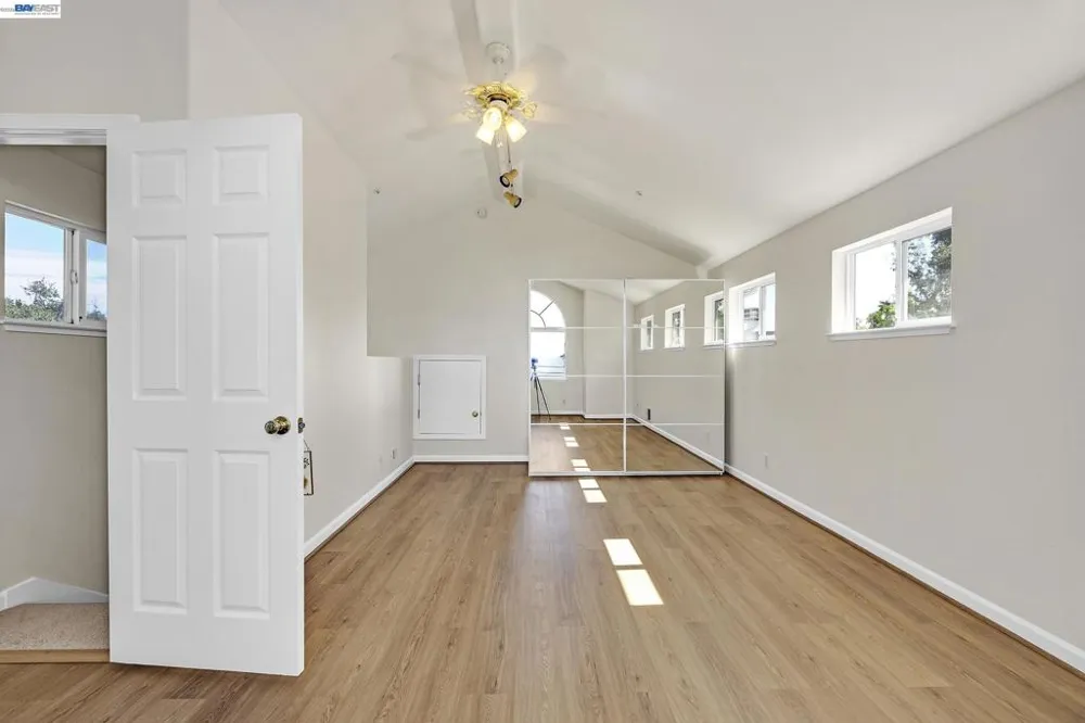 2825 Hillcrest Avenue Hayward, CA 94542