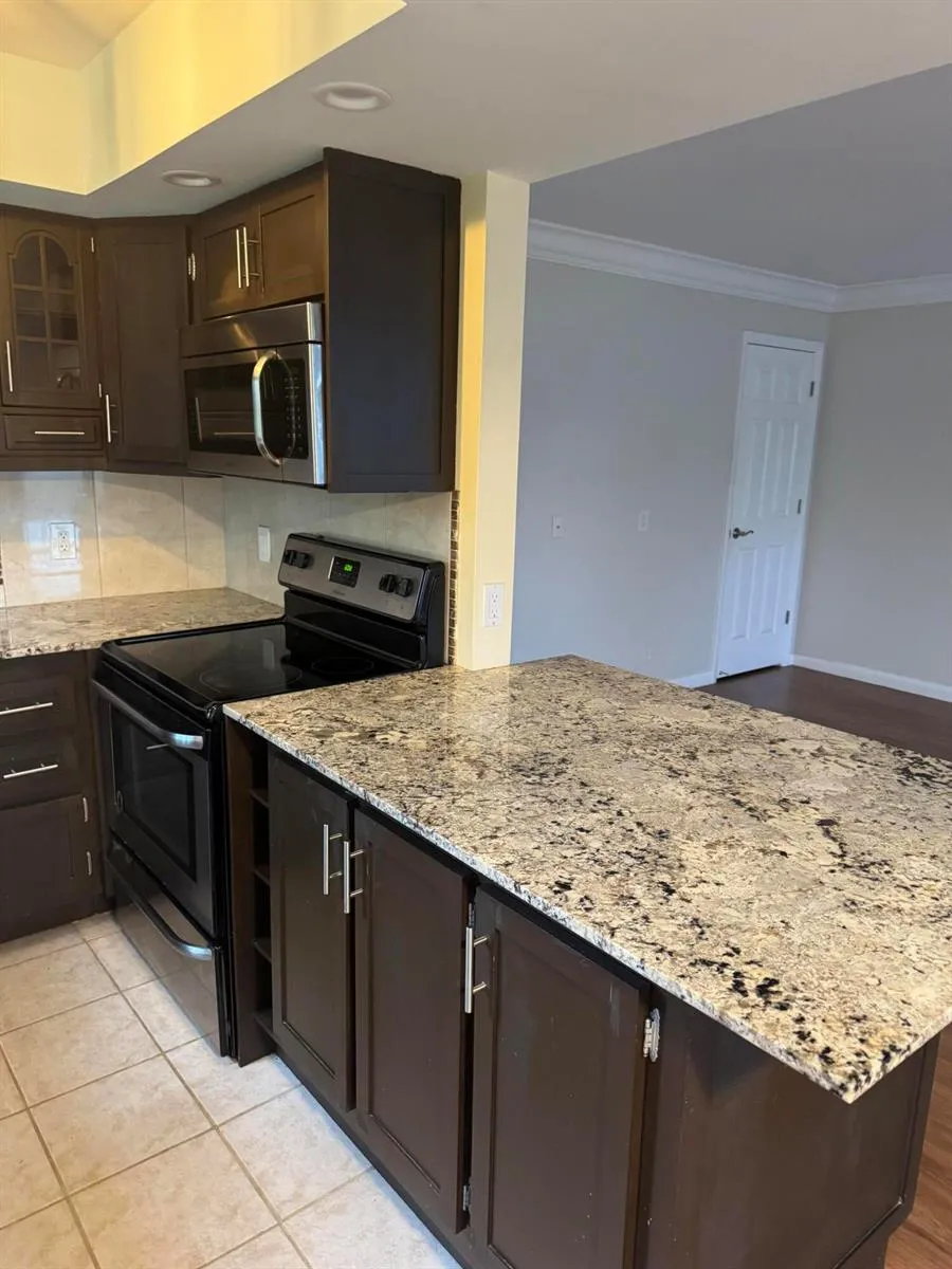 144 WINDSOR G West Palm Beach, FL 33417