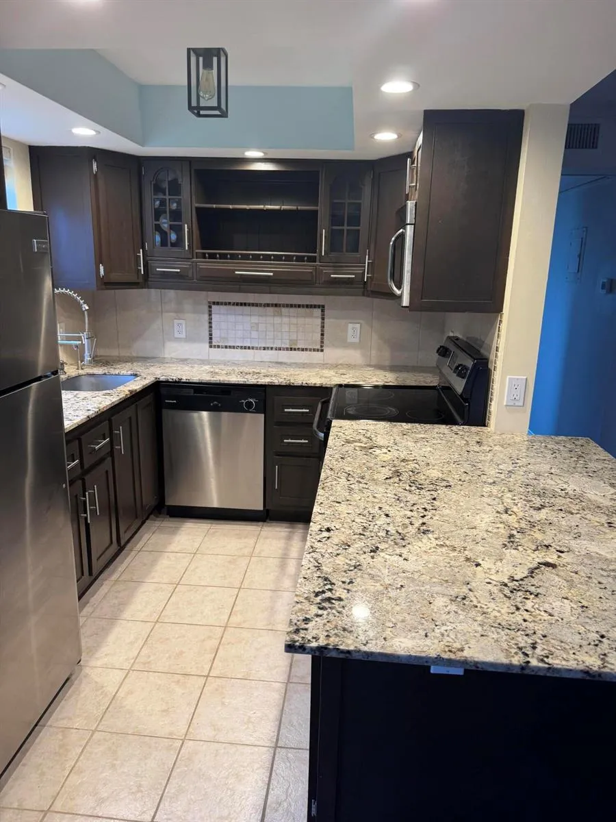 144 WINDSOR G West Palm Beach, FL 33417
