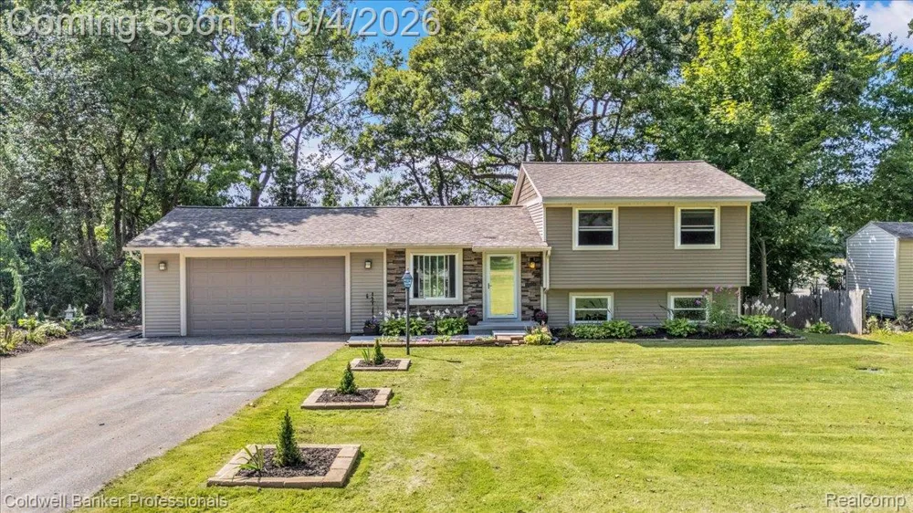 5969 Bay Clarkston City, MI 48346