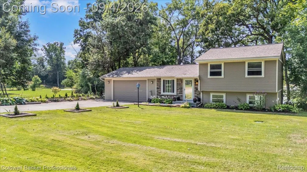 5969 Bay Clarkston City, MI 48346