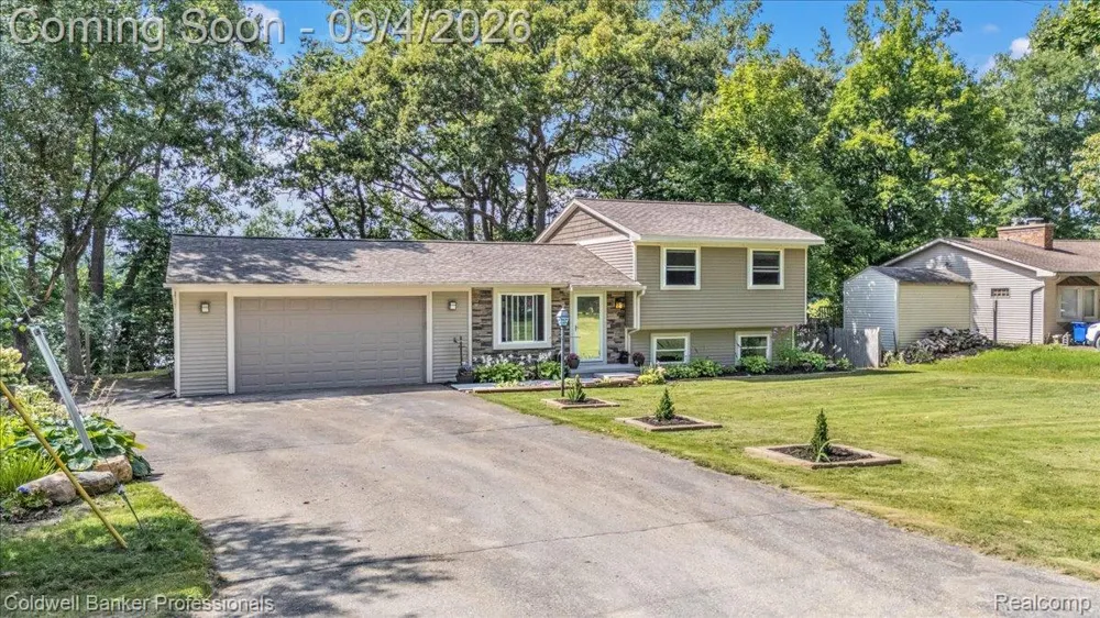5969 Bay Clarkston City, MI 48346