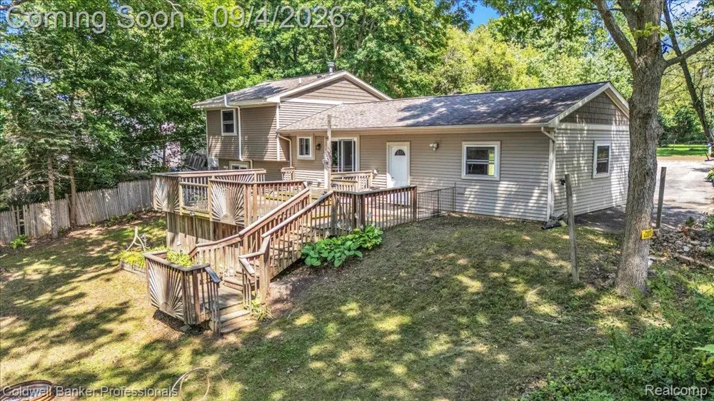 5969 Bay Clarkston City, MI 48346