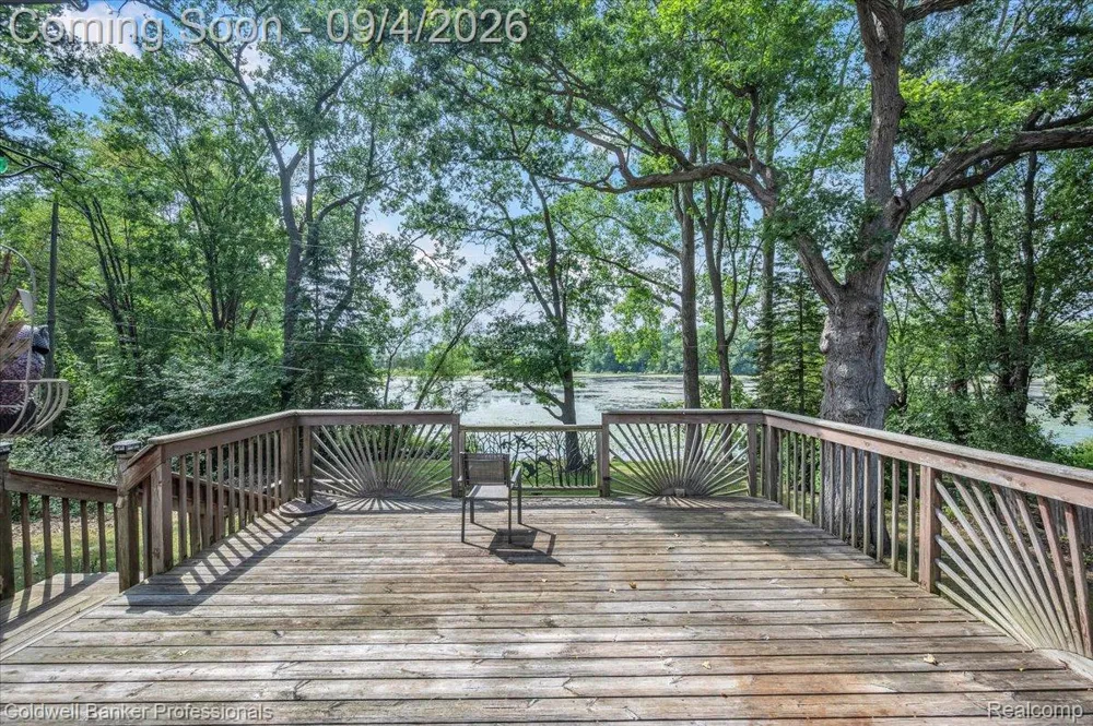 5969 Bay Clarkston City, MI 48346