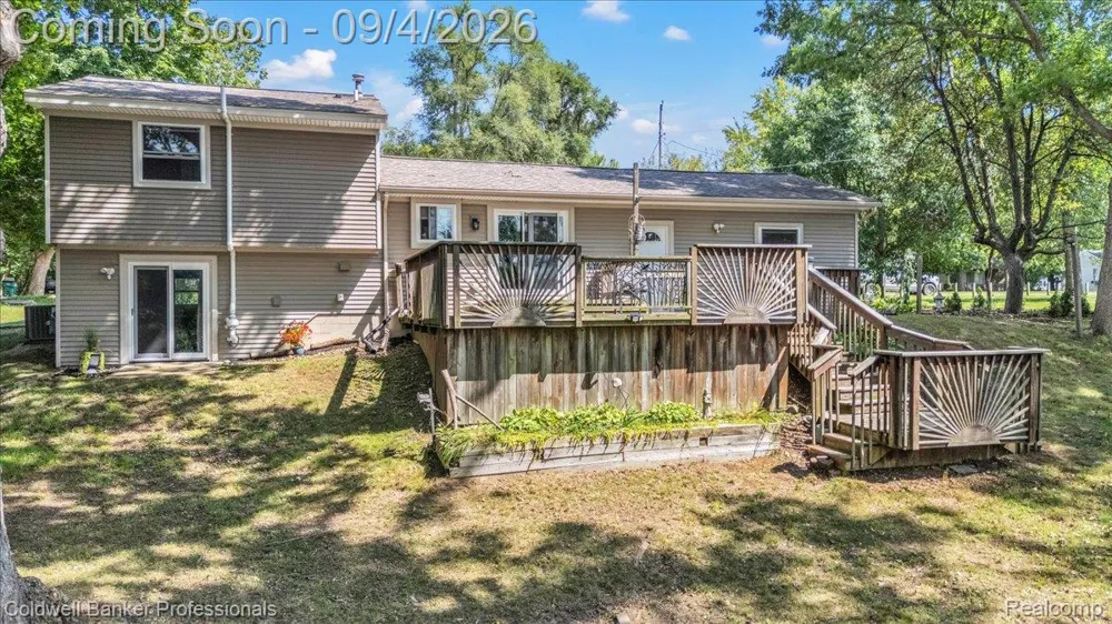 5969 Bay Clarkston City, MI 48346