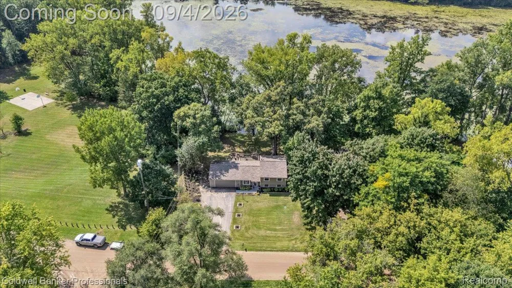 5969 Bay Clarkston City, MI 48346