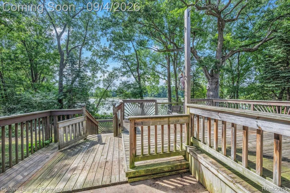 5969 Bay Clarkston City, MI 48346