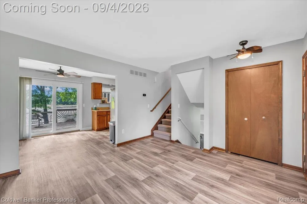 5969 Bay Clarkston City, MI 48346