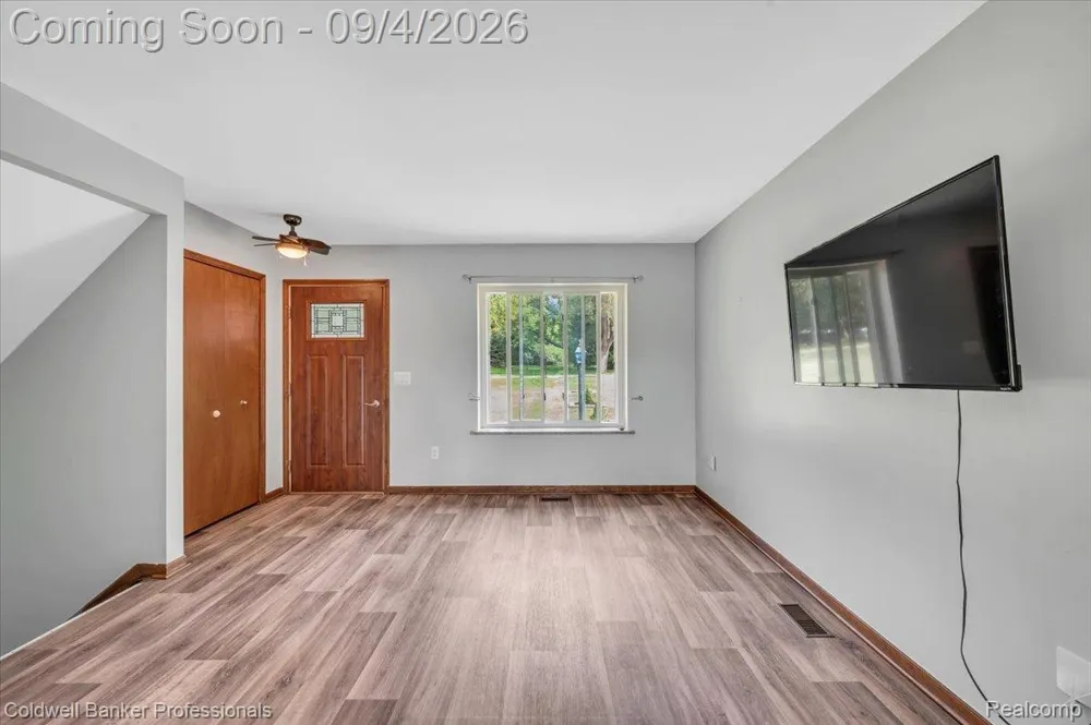 5969 Bay Clarkston City, MI 48346