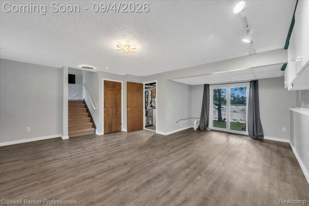 5969 Bay Clarkston City, MI 48346