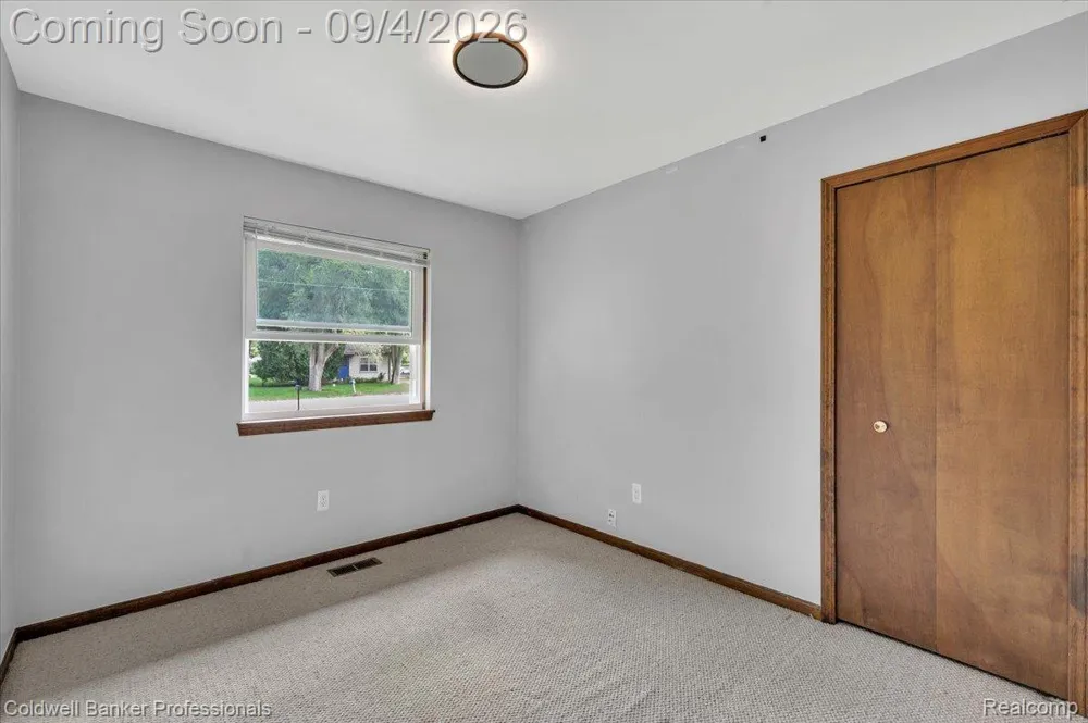 5969 Bay Clarkston City, MI 48346