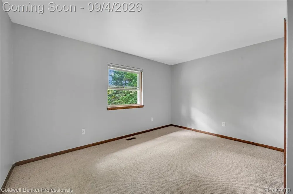 5969 Bay Clarkston City, MI 48346