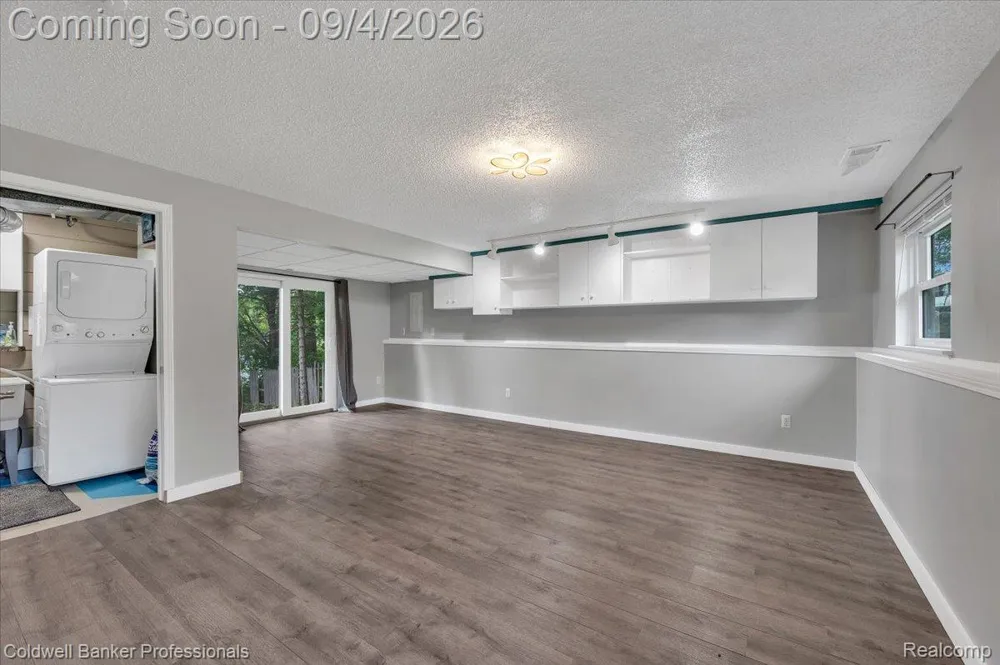5969 Bay Clarkston City, MI 48346